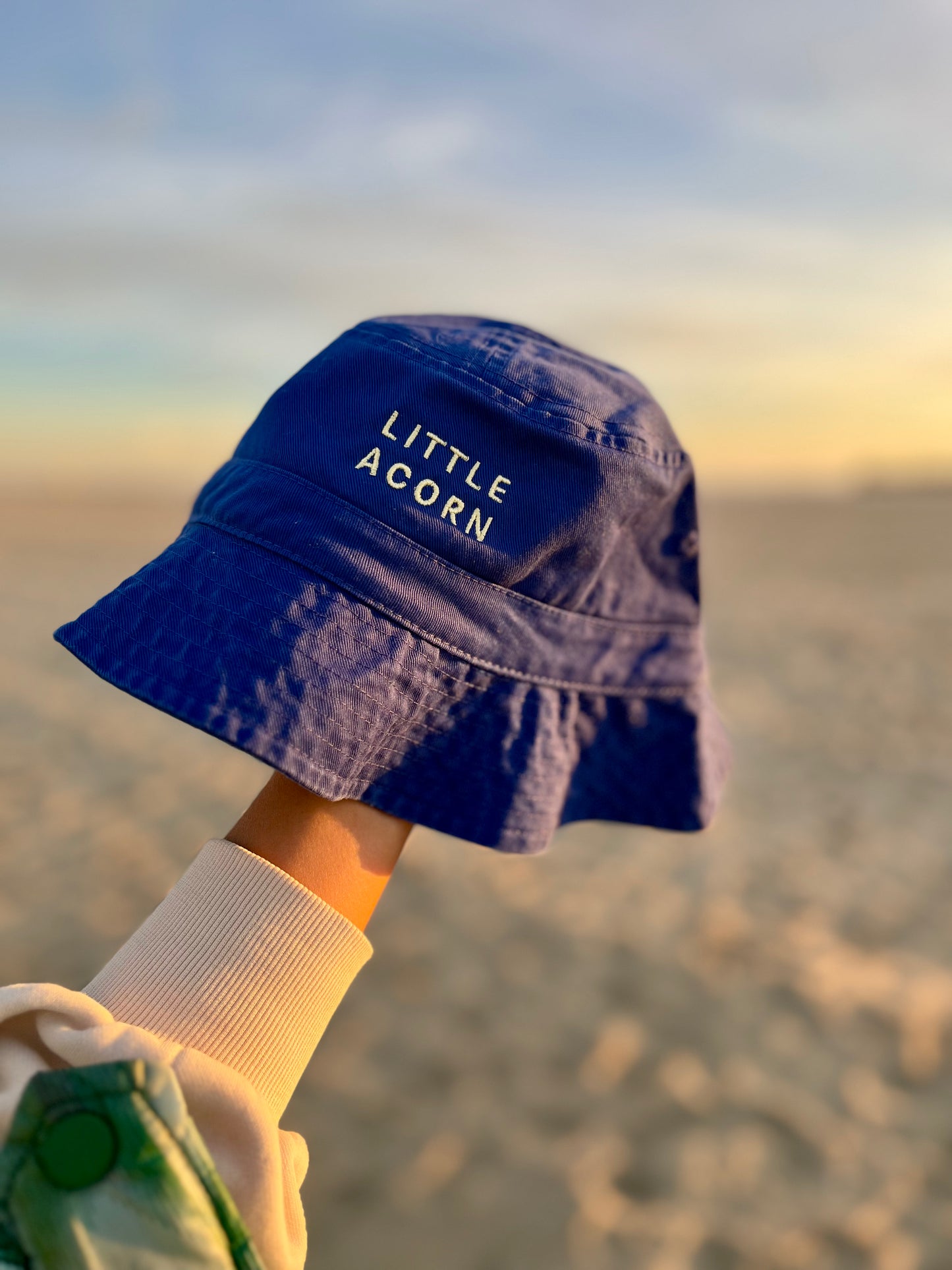 Little acorn bucket hat